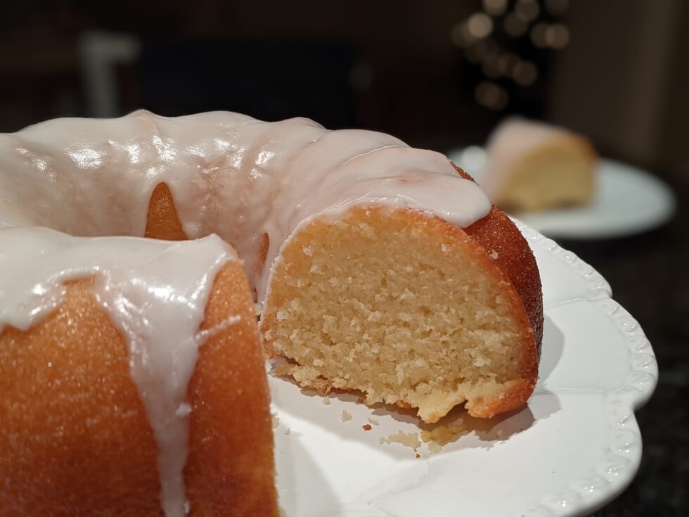 Lemon bundt cake with lemon icing